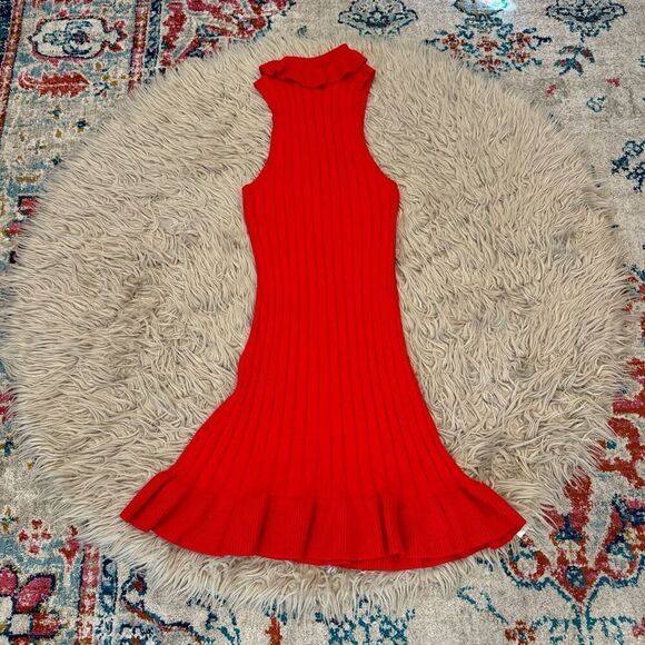 Elegant Red Sleeveless Dress - Picture 6 of 7